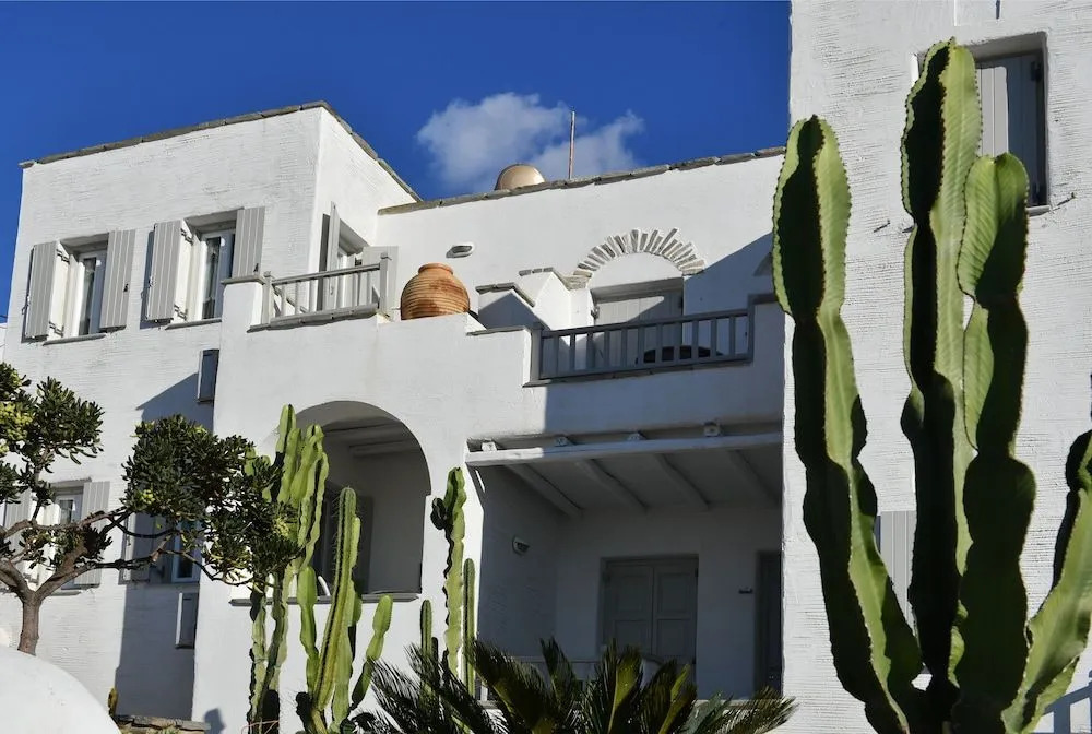 Parian Lithos Residence