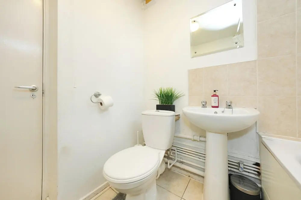 Balcony-freeparking-centrallocation-familyfriendly