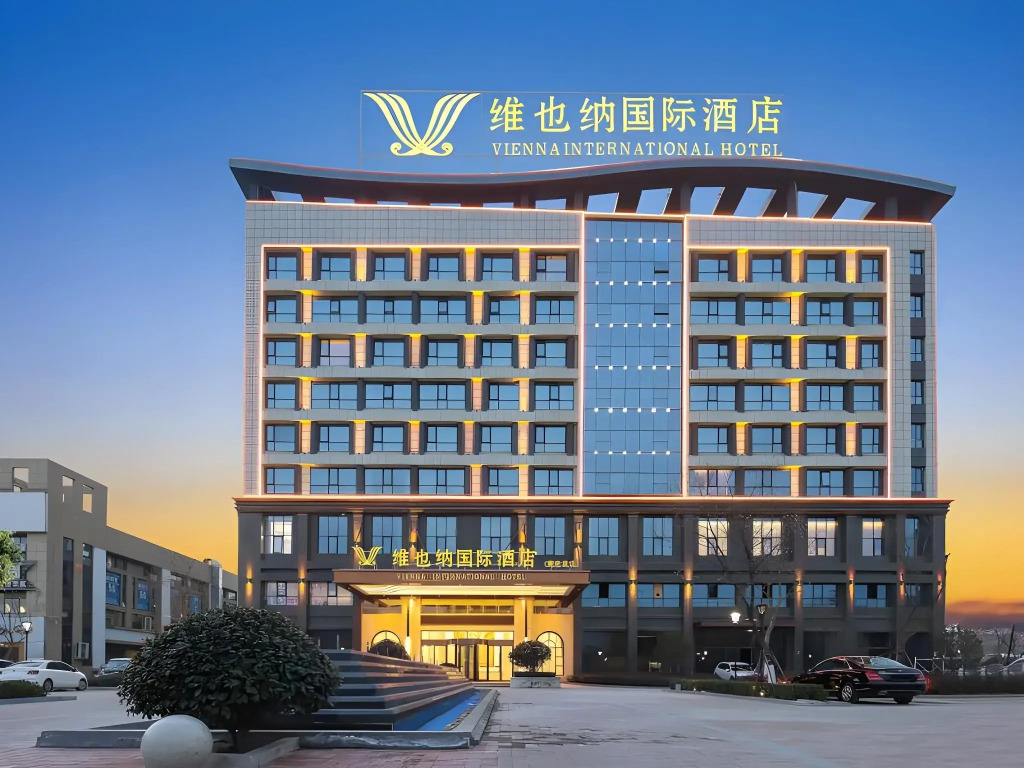 Vienna International Hotel (Luyi Passenger West Station)