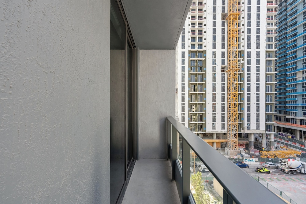 501 First - Steps from Bayside