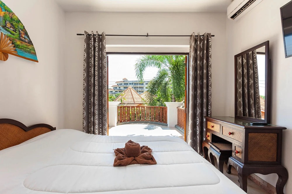 LUMALAND Luxury Pool Villa Pattaya Walking Street