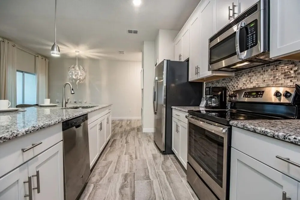 4 Bedroom 3 Bathroom Town Home With Pool 1594mvd