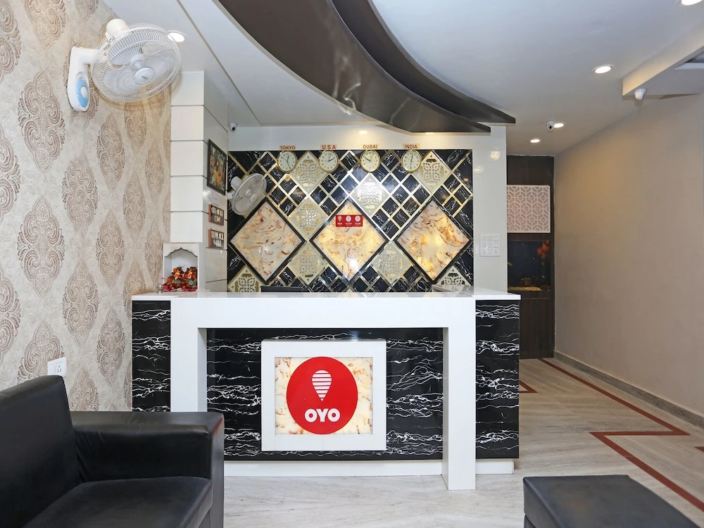 OYO 10338 Hotel Aadesh Palace