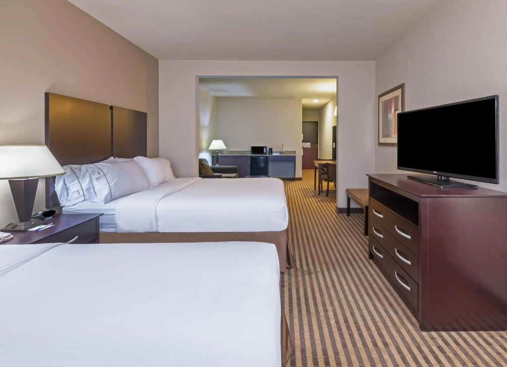 Holiday Inn Express & Suites Brady by IHG
