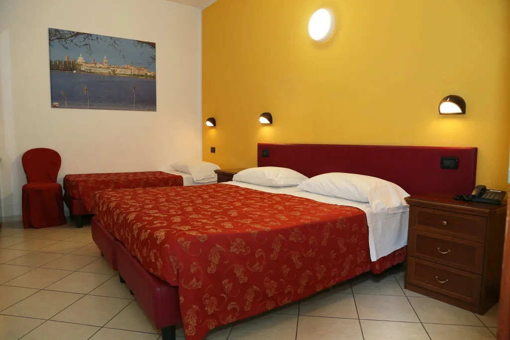 Hotel Mantegna Stazione, MantegnaHotels