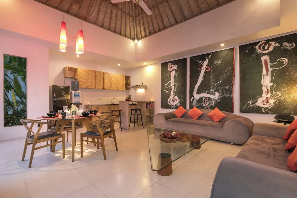 Villa Briana Seminyak by Villas R Us