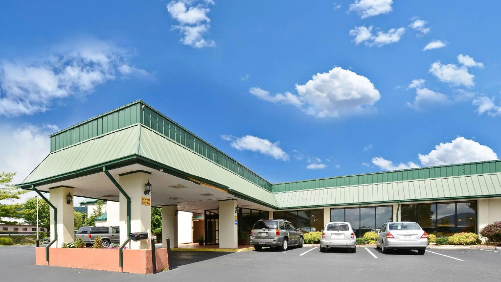 Hotel Red Rose by Townhouse Covington I-64