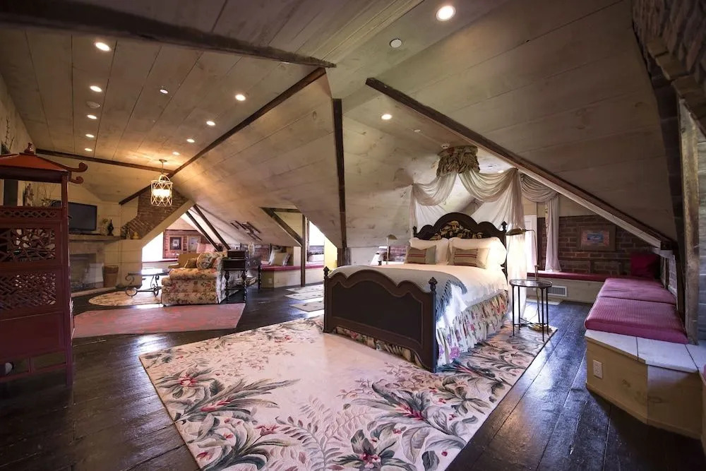 Jedediah Hawkins Inn