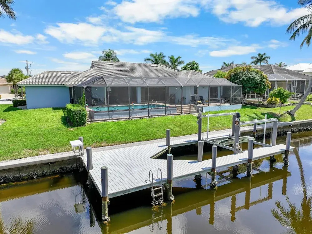 Quiet Waterfront Home With Pool, Dock and Bicycles