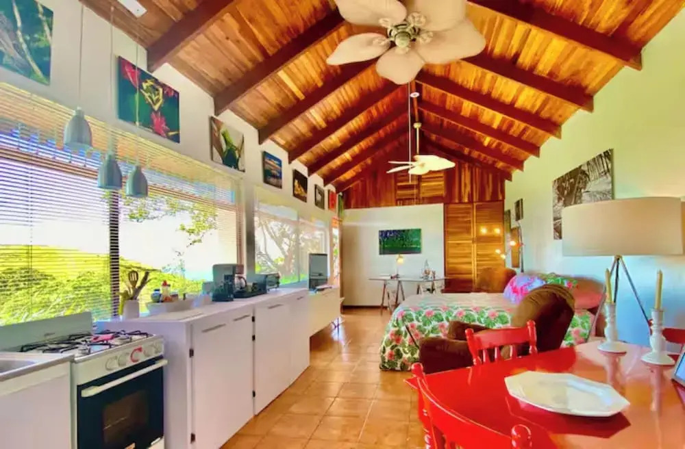 Cottage in Magic Mountain Views