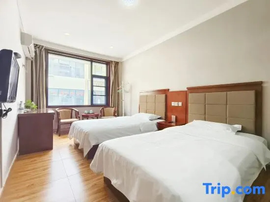 Xianglong Business Hotel (Xinyang Railway Station Tianrun Plaza)