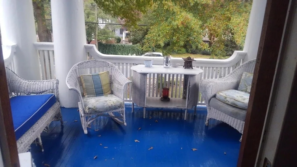 The Inn At Brevard - Bed And Breakfast - Adult Only