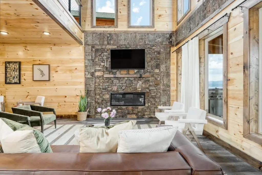 Duval by Avantstay 10min to DT Pigeon Forge w/ Indoor Pool, Hot Tub & Amazing Views!