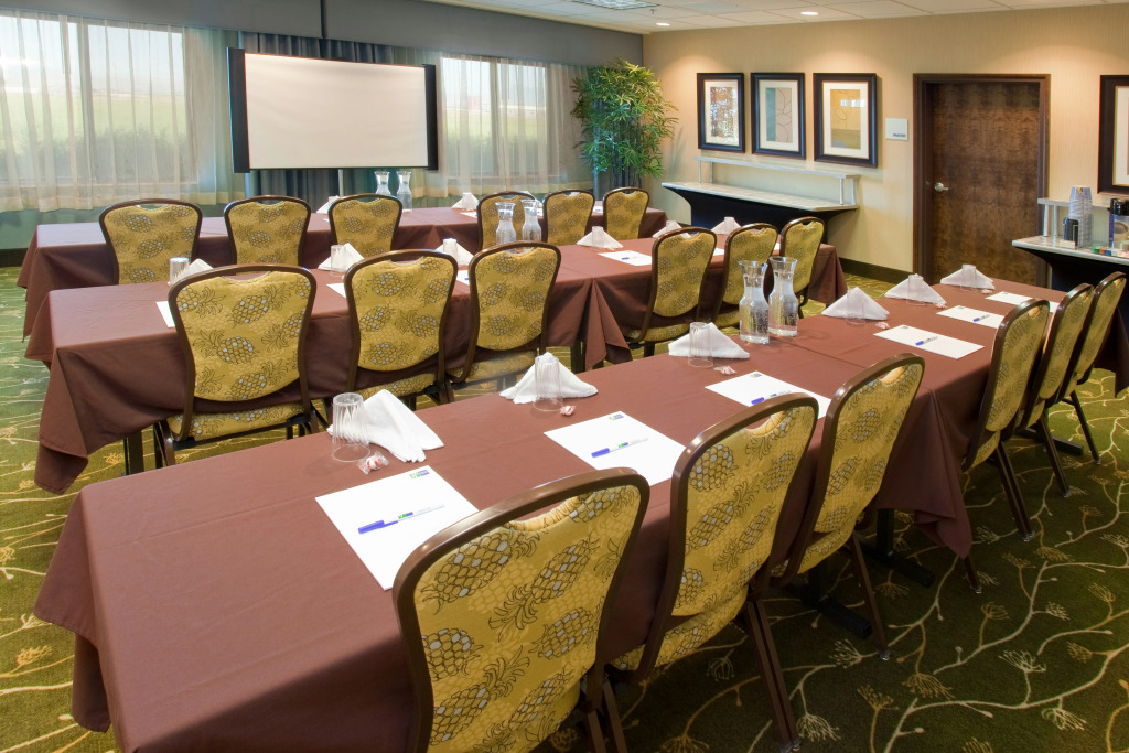 Holiday Inn Express & Suites Logan by IHG