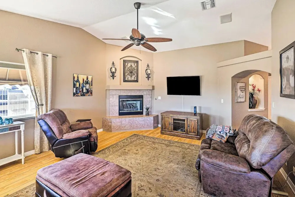 Poolside Bliss: Pet-friendly Lake Havasu City Gem