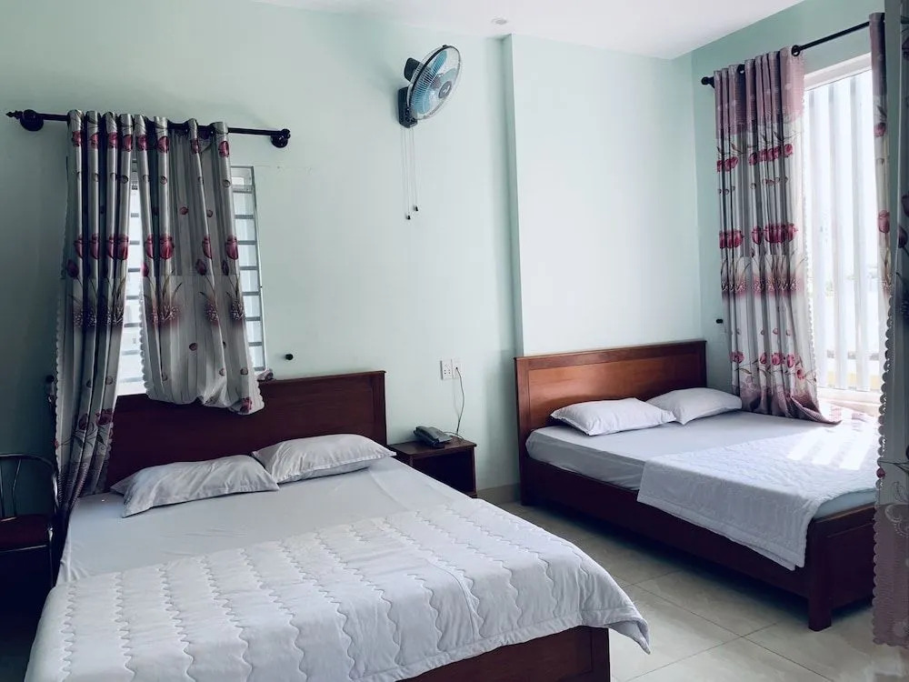 OYO 1054 Rong Vang Hotel