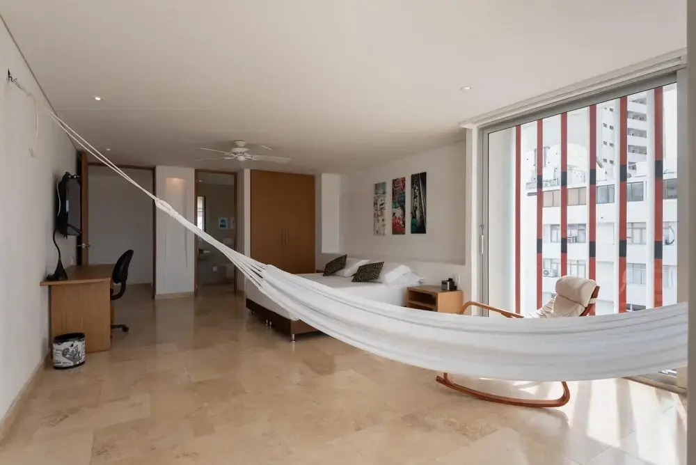 Centric 4 BR w Spacious Rooms Centro Amurallado by Huespedia