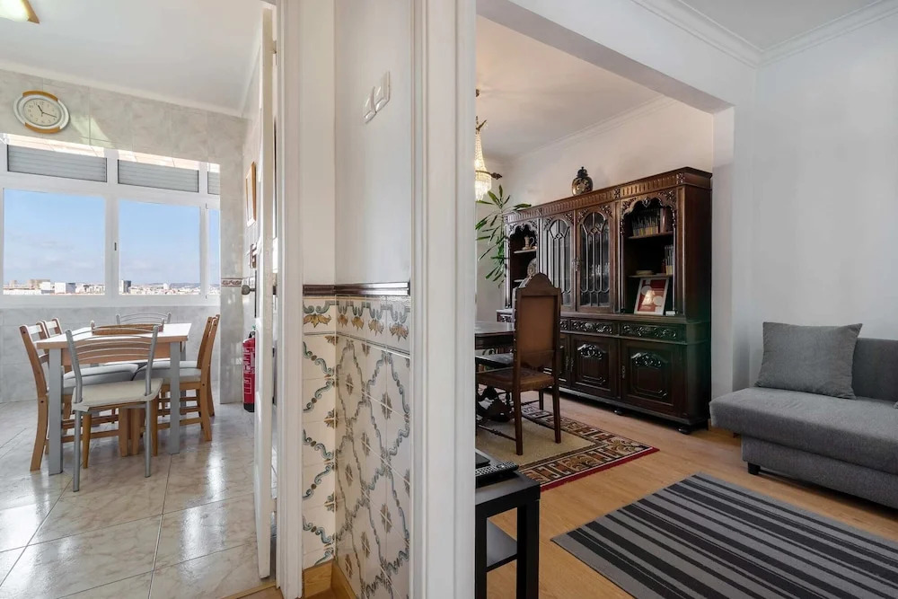 Guestready - Bright 2BR Apartment in the Heart of Graça