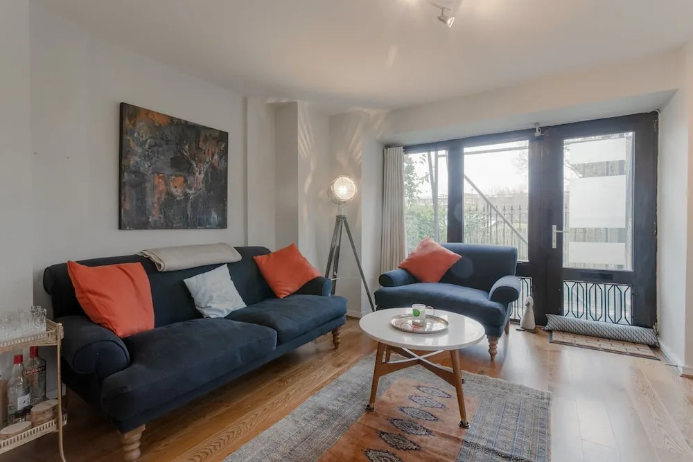Stunning 2 Bedroom Flat in Converted Church in Bethnal Green