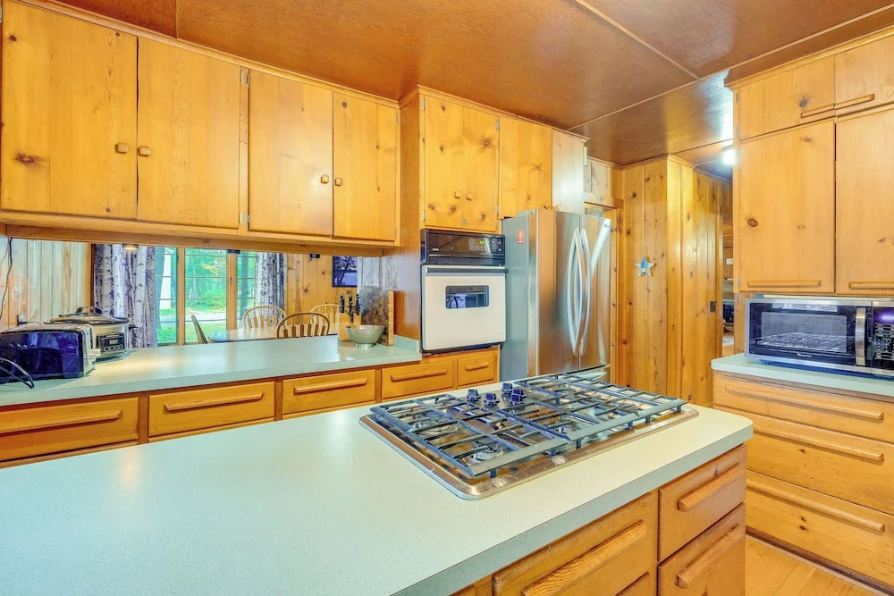 Rapid City Cottage w/ Patio Near Beach Access!