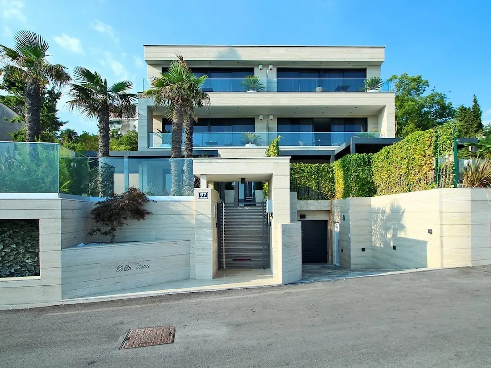 Apartment for 4 Persons with a Private Pool And Sea View in Crikvenica