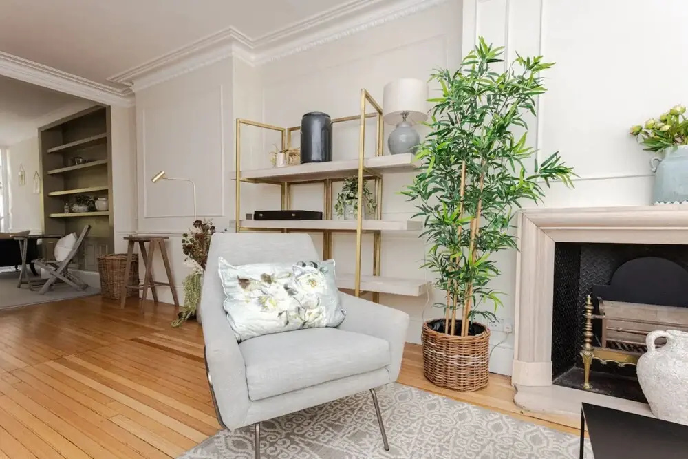 Beautiful 5 Bedroom Home With Garden in South Kensington