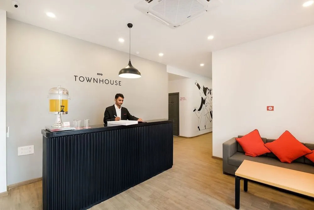 Townhouse The Awadh Airport