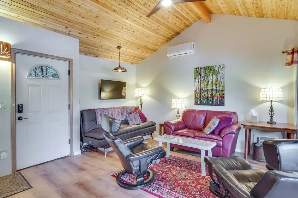 Lakefront Snohomish Cottage w/ Private Dock!