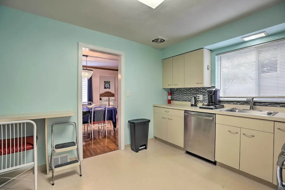 6 Mi to Dtwn: Pittsburgh Townhome w/ Porch