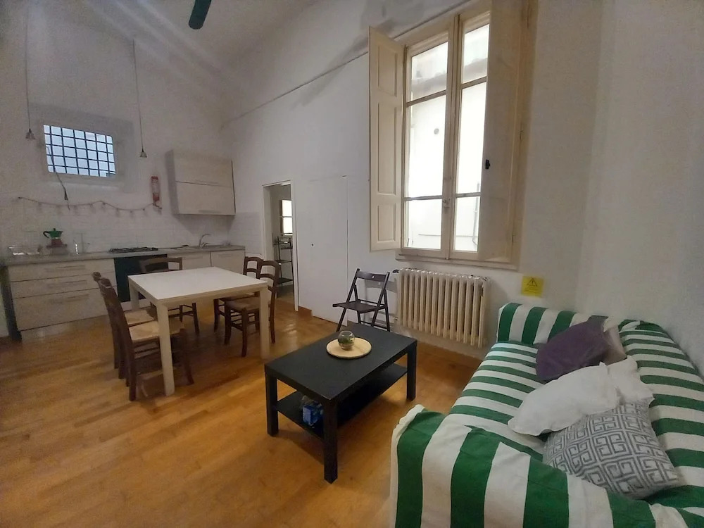 Cavour 46 First in Firenze
