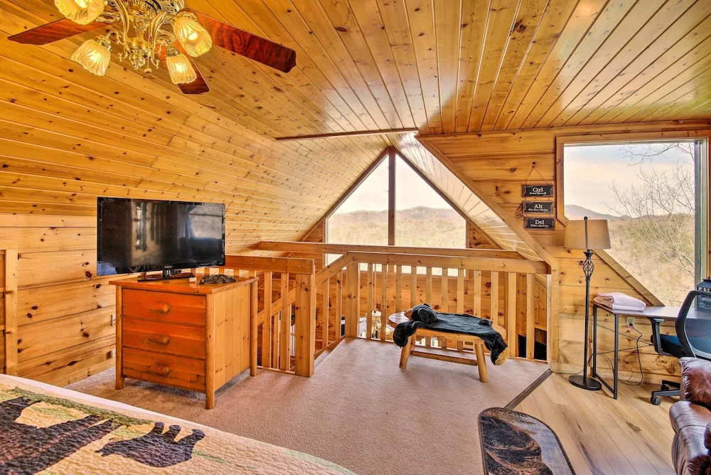 Scenic Sevierville Cabin: Hot Tub, Panoramic Views