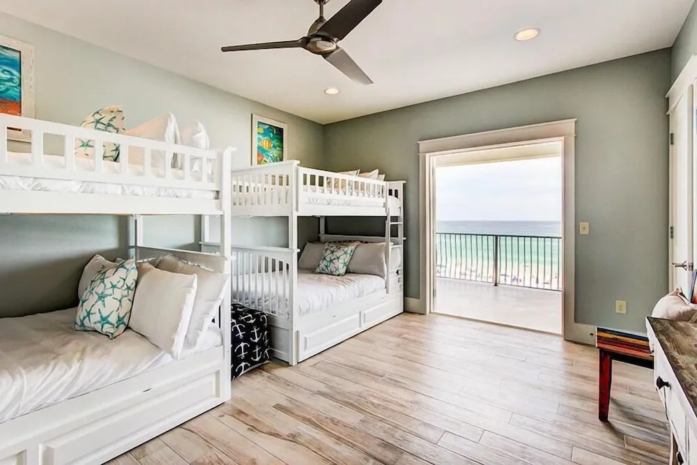 5 O'Clock Somewhere 8 Bedroom Holiday Home by Five Star Properties