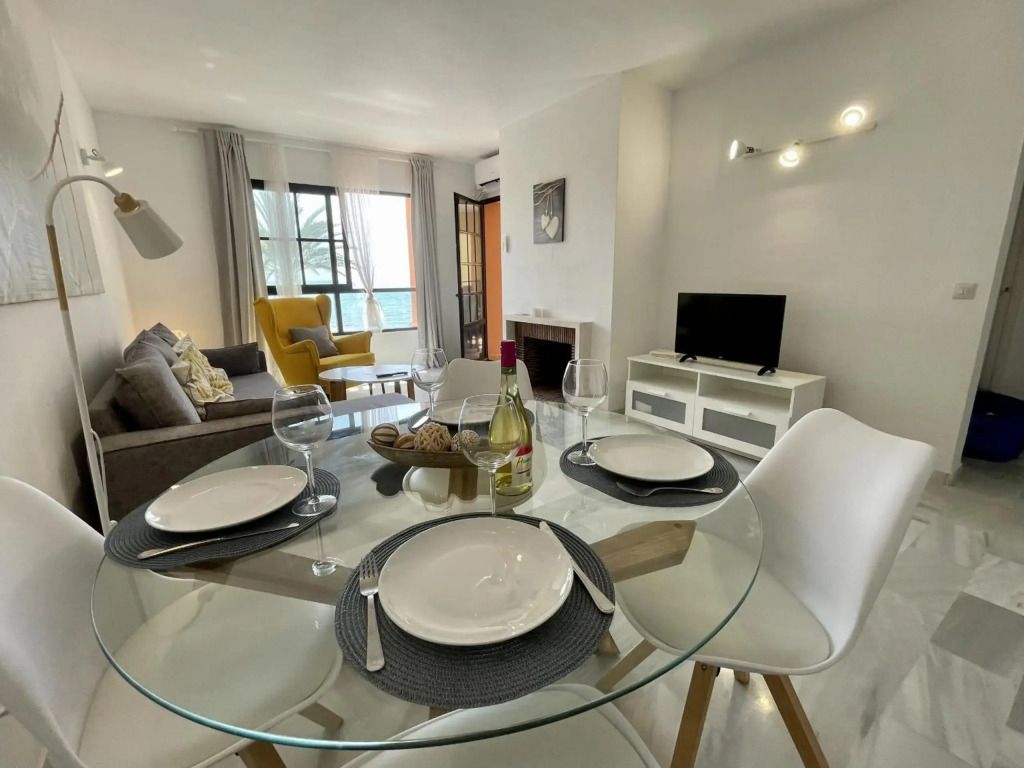 2 bedroom top floor apartament with open sea views CS197