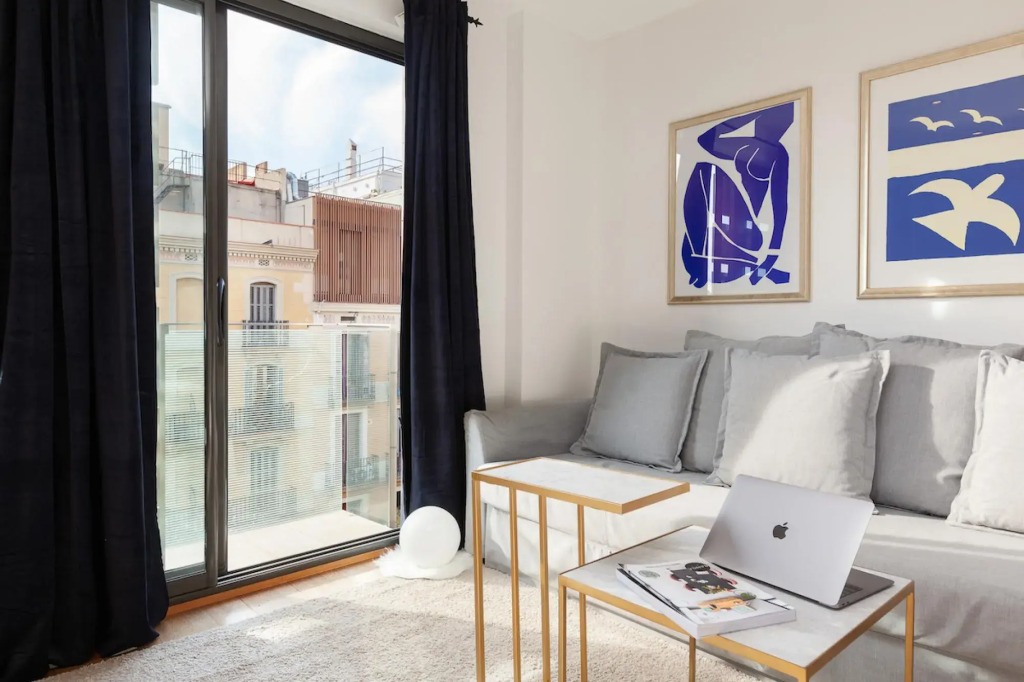 MARIA · Stylish 2 BR apartment with private roof terrace