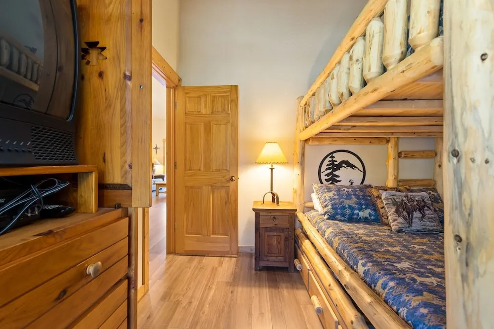 2674 Tenderfoot Lodge 2 Bedroom Condo by RedAwning
