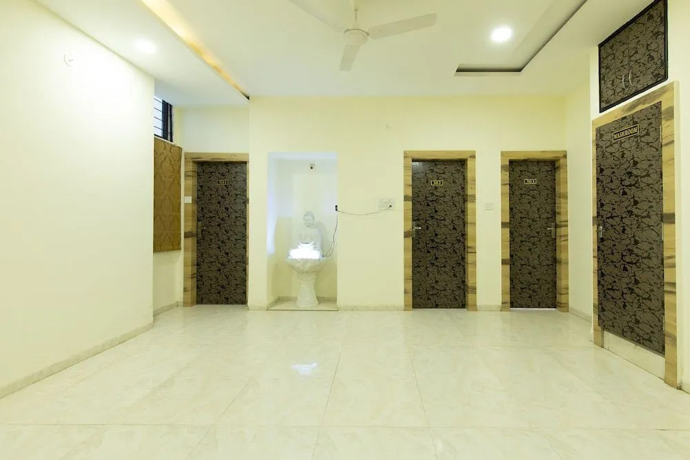 Oyo 16546 Hotel Saurabh