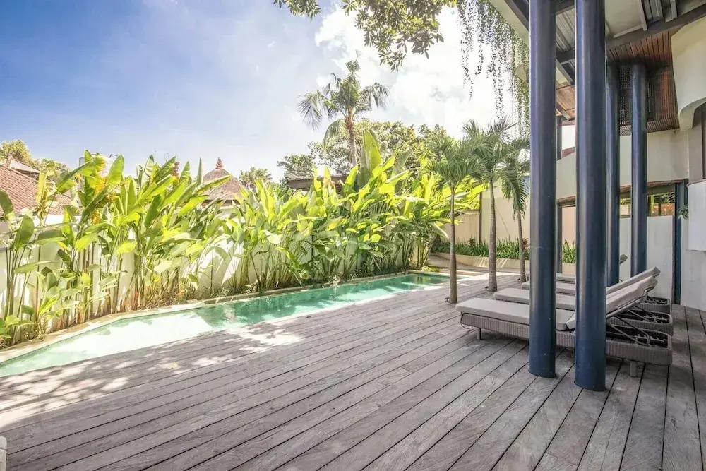 Elegant 1BR Loft With Art Deco Flair, Shared Pool