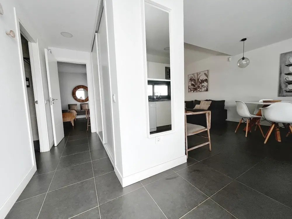 Apartment - Sleeps 4 - Parking - Beach Close