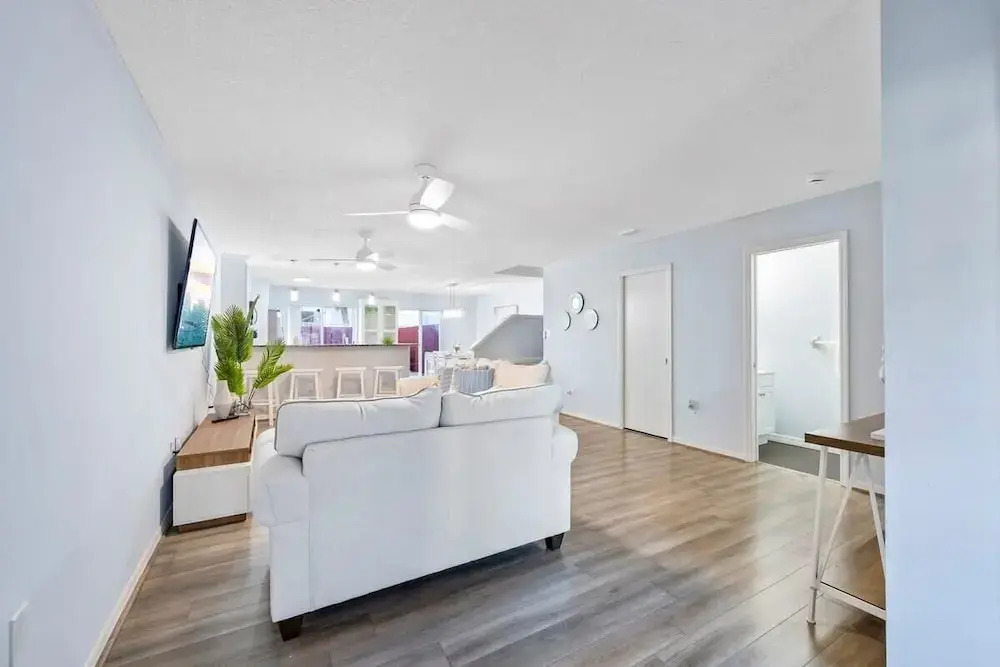Stylish Townhome w Hot Tub 5 Min Walk to Beach