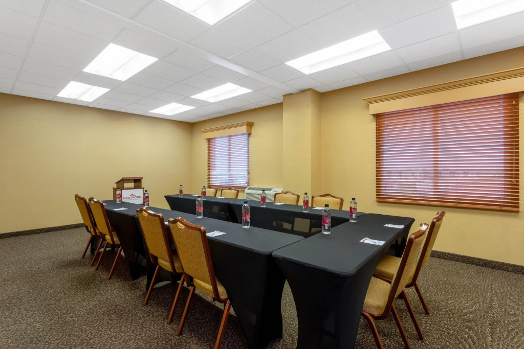 Hawthorn Extended Stay by Wyndham West Palm Beach Airport