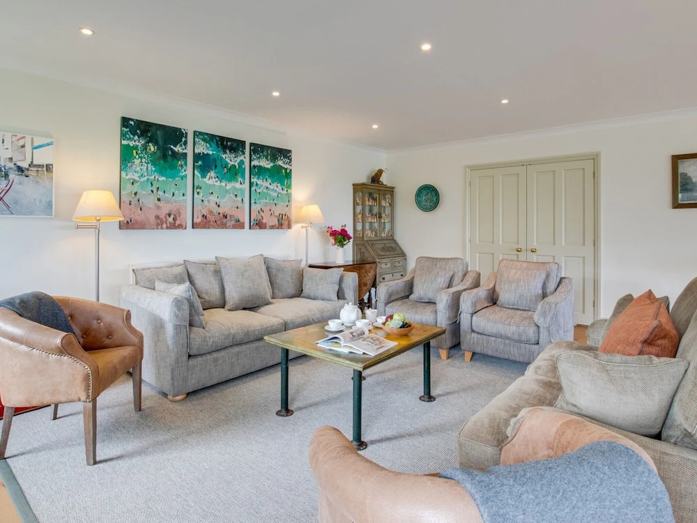 Beautiful, Detached Holiday Home With Open Fireplace and Large Garden in Cornwall