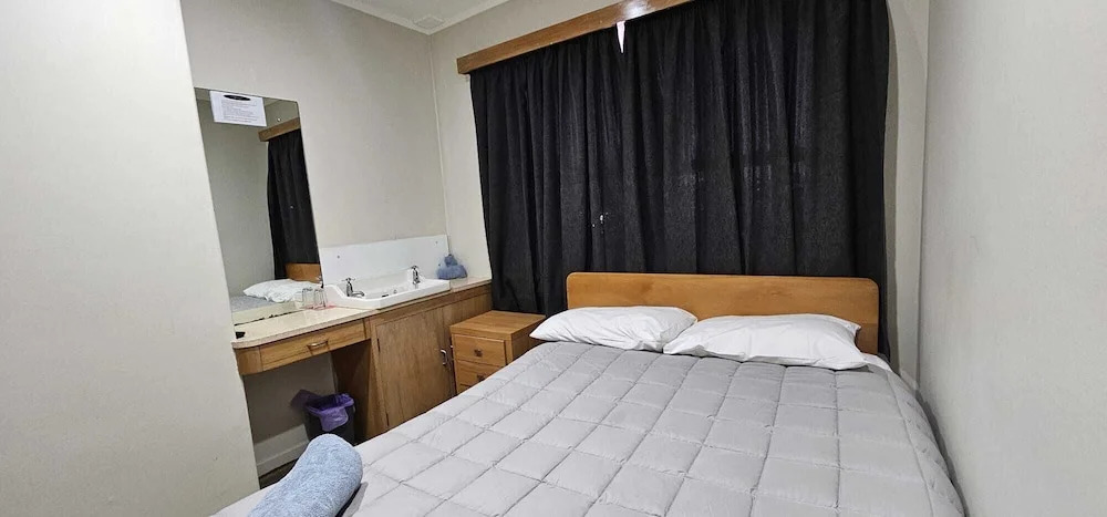 White Horse Inn Restaurant & Motel