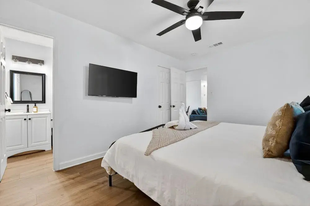 Modern 3br Townhouse Near Brushy Creek 3 Bedroom Duplex