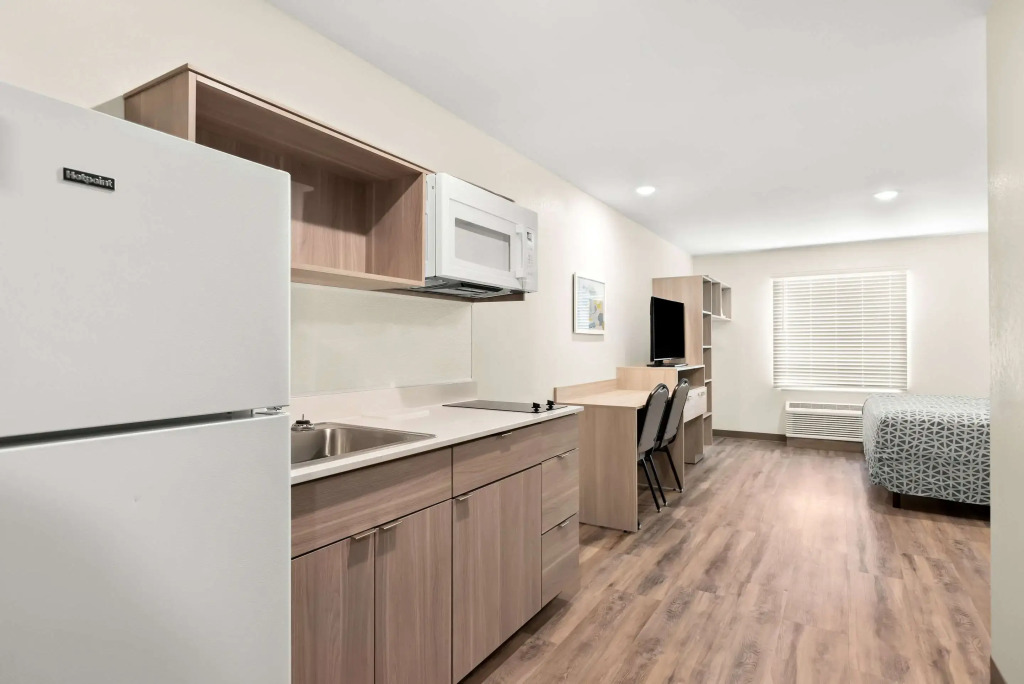 Woodspring Suites Savannah West Chatham Parkway