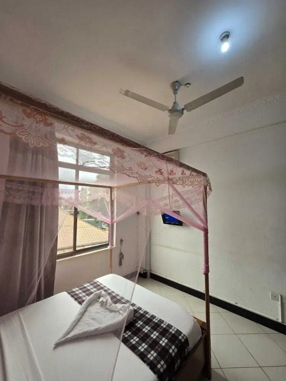Twiga Hotel - Tulivu Urban