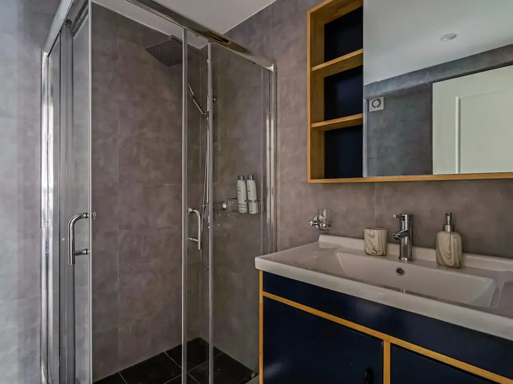 Sanders Center - Lovely Studio Apartment