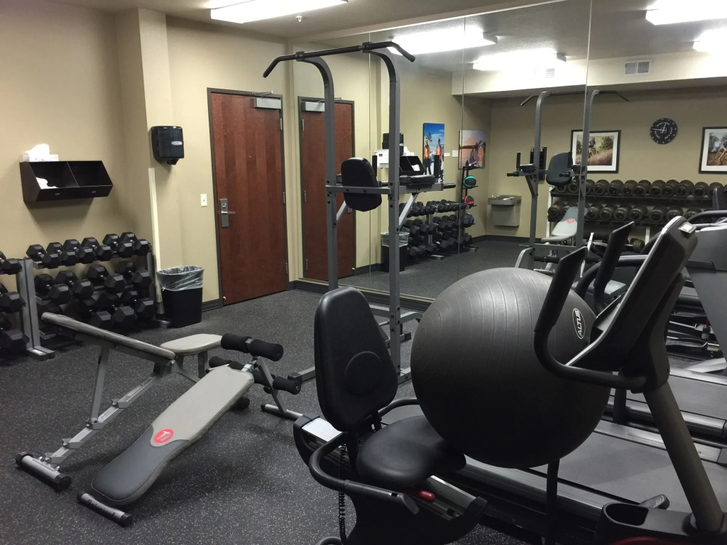 Roosevelt Inn & Suites