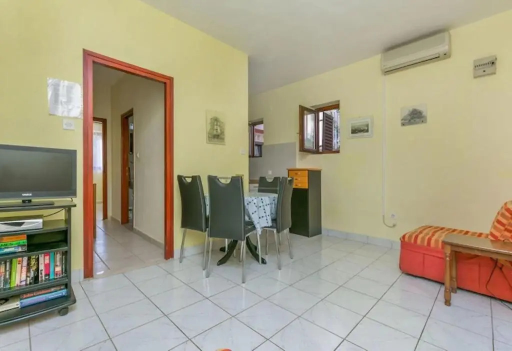 Apartments Mari-30m from the sea