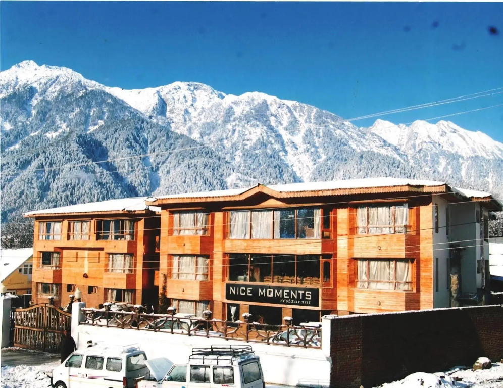 Paradise Hotels