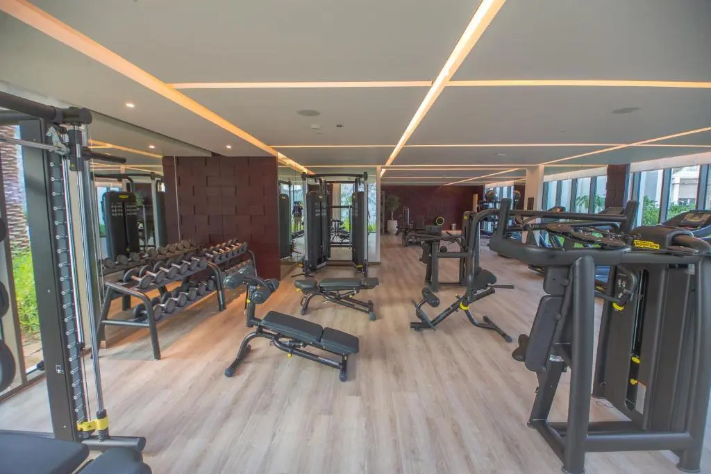Luxurious 5 Bedroom Apartment - Full Ocean view
